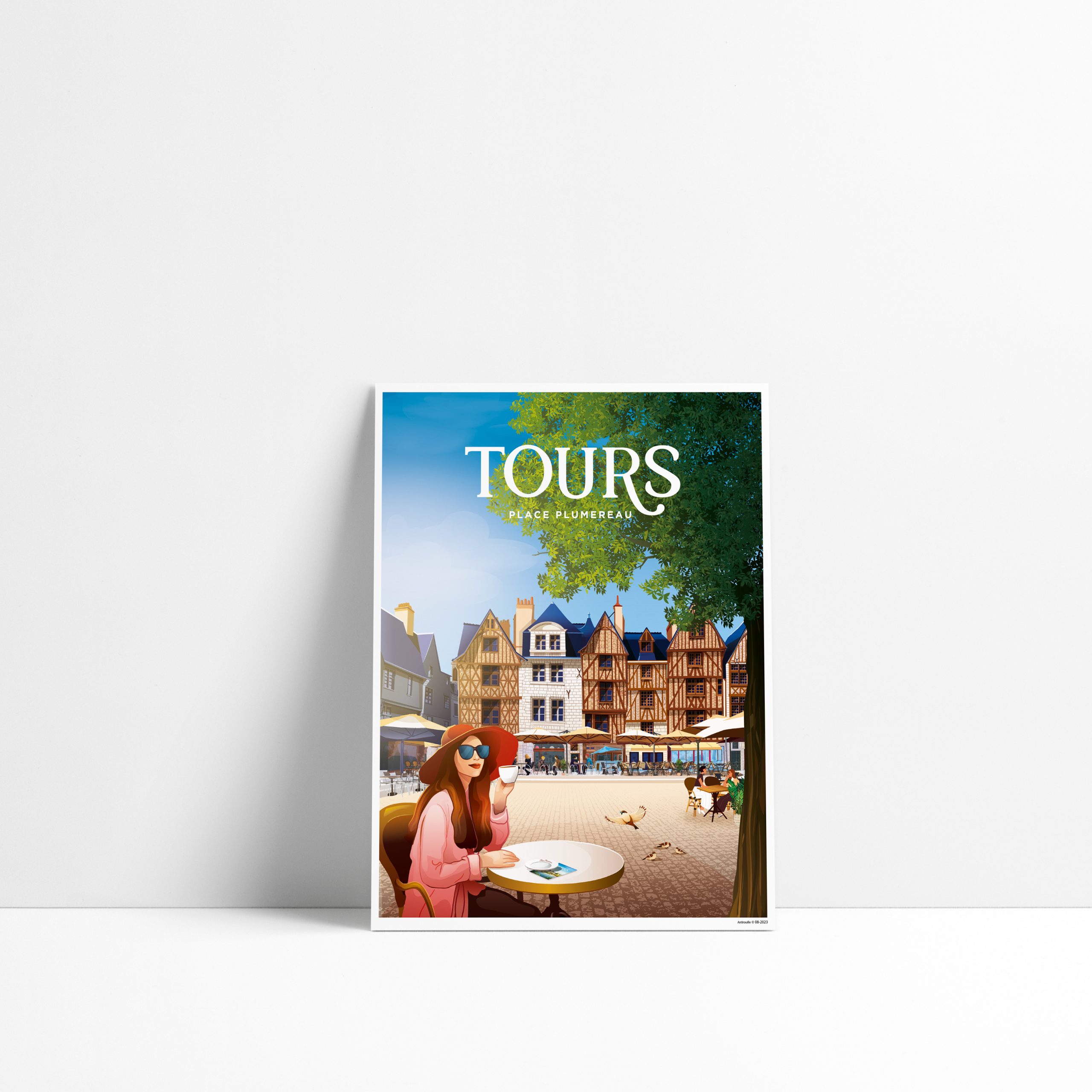 Carte postale Tours représentant la place Plumereau et ses terrasses animées